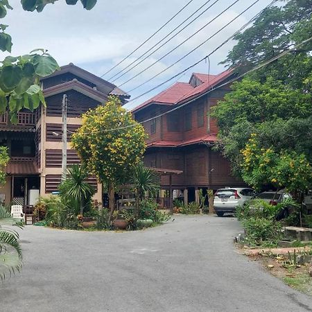 Baan Lotus Guest House Phra Nakhon Si Ayutthaya Exterior foto
